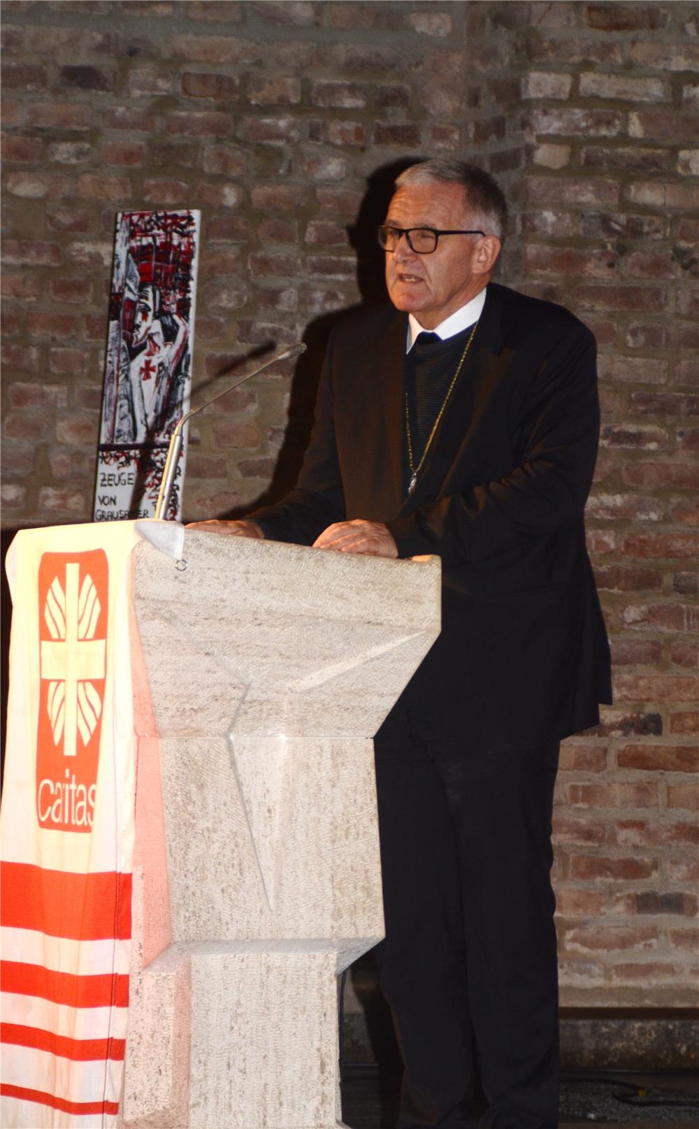 Weihbischof Dr. Johannes Bündgens spricht am Ambo (Elmar Jendrzey)