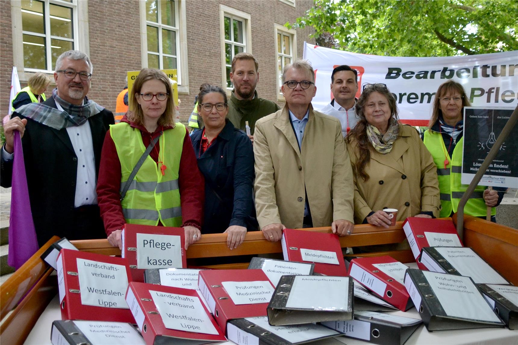 Auflösung des Bürokratiestaus (Miriam Konietzny / Caritasverband für das Erzbistum Paderborn e. V.)