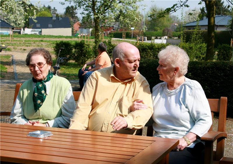 Gruppe im Garten 