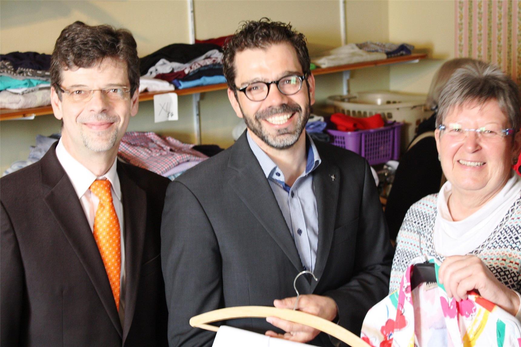 Einweihungsfeier_BgmPfarrer_Kleiderladen